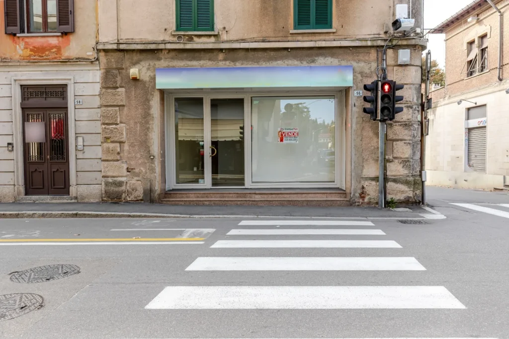 Negozio 130 mq in centro Tradate con 3 vetrine — foto 35