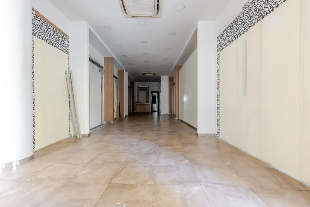Negozio 130 mq in centro Tradate con 3 vetrine — foto 10
