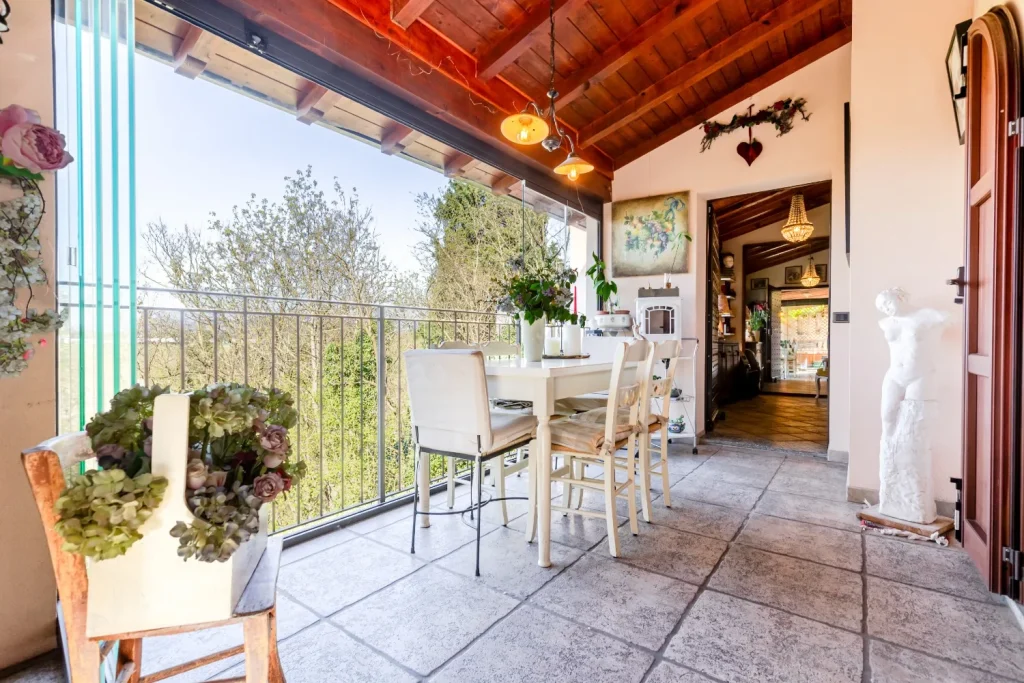 Elegante terra-tetto con giardino, veranda e laghetto — foto 12