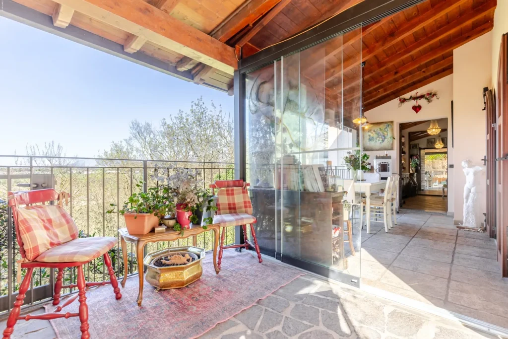 Elegante terra-tetto con giardino, veranda e laghetto — foto 14