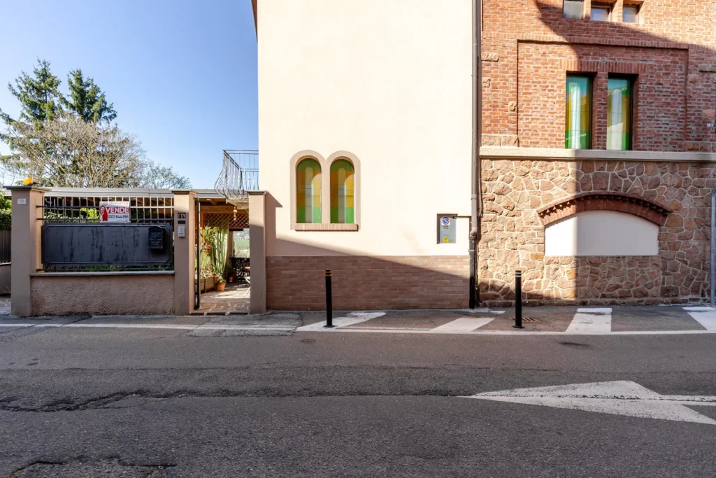 Elegante terra-tetto con giardino, veranda e laghetto — foto 15