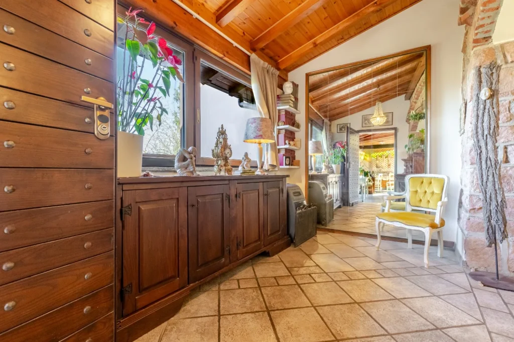 Elegante terra-tetto con giardino, veranda e laghetto — foto 17