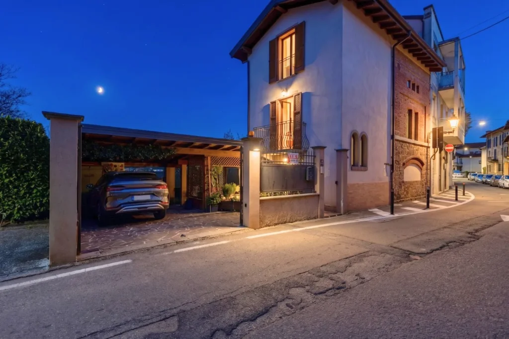 Elegante terra-tetto con giardino, veranda e laghetto — foto 3