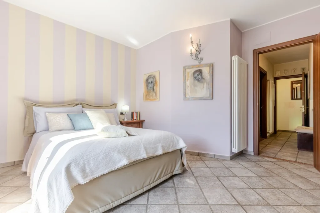 Elegante terra-tetto con giardino, veranda e laghetto — foto 40