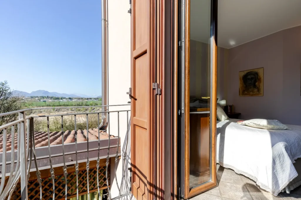 Elegante terra-tetto con giardino, veranda e laghetto — foto 42