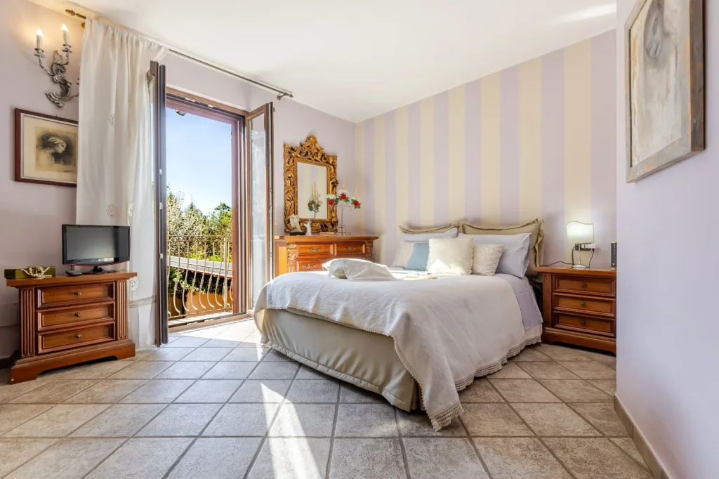 Elegante terra-tetto con giardino, veranda e laghetto — foto 43