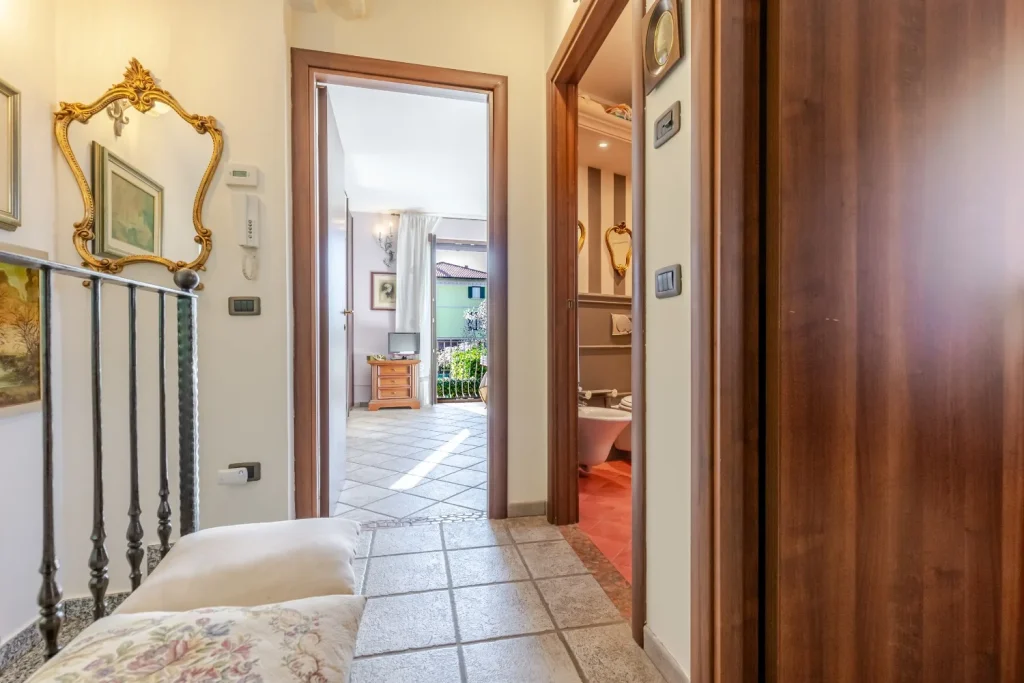 Elegante terra-tetto con giardino, veranda e laghetto — foto 55