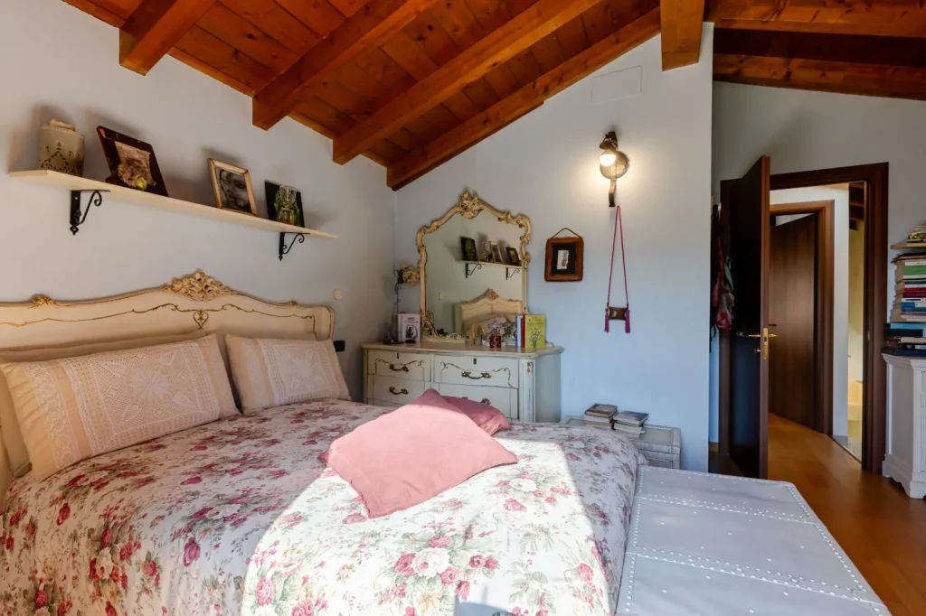Elegante terra-tetto con giardino, veranda e laghetto — foto 58