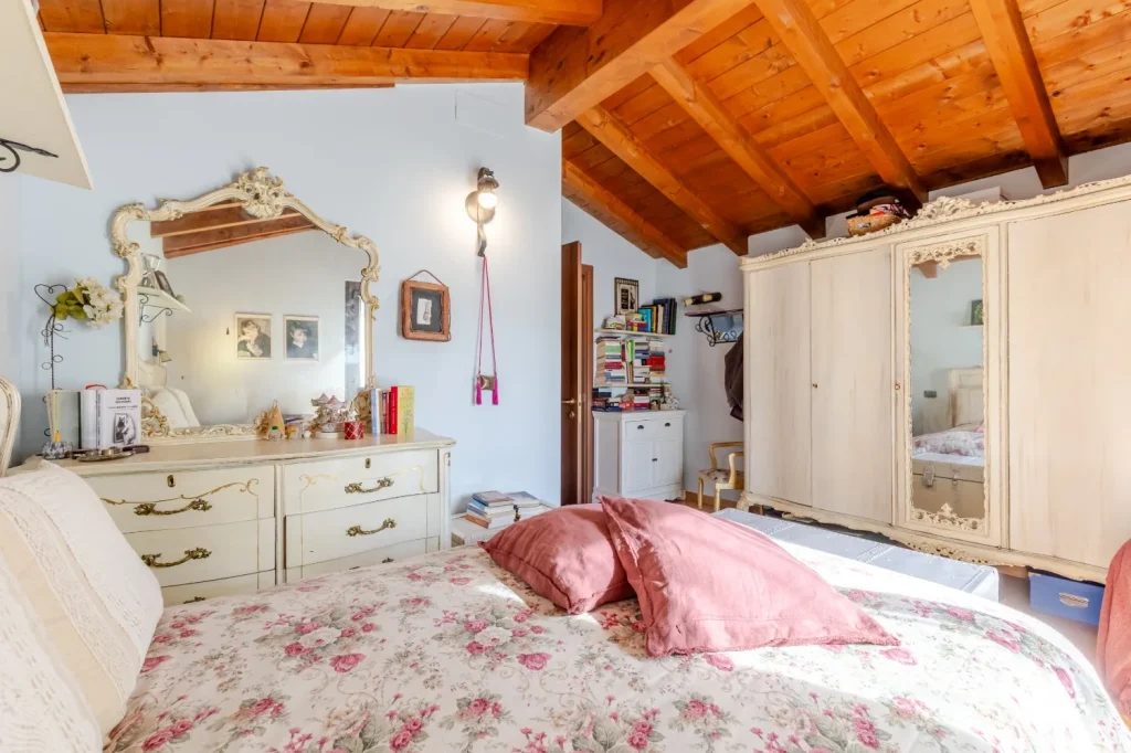 Elegante terra-tetto con giardino, veranda e laghetto — foto 59