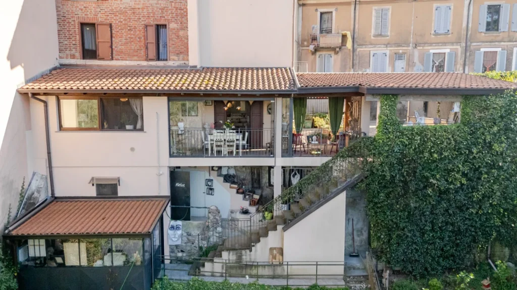 Elegante terra-tetto con giardino, veranda e laghetto — foto 70