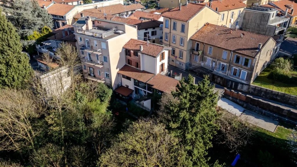 Elegante terra-tetto con giardino, veranda e laghetto — foto 71