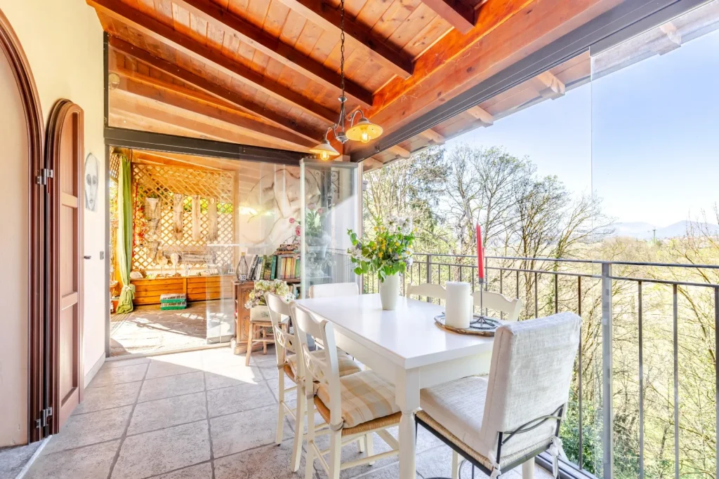 Elegante terra-tetto con giardino, veranda e laghetto — foto 10