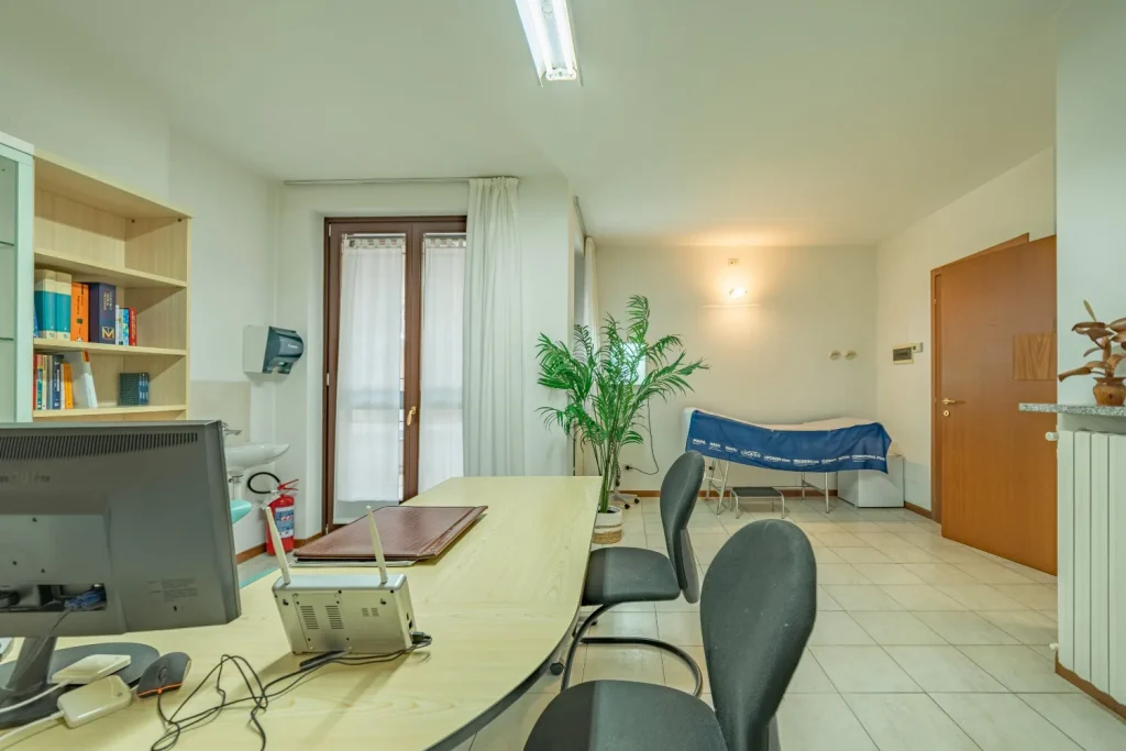 Studio Professionale con Ingresso Privato — foto 13
