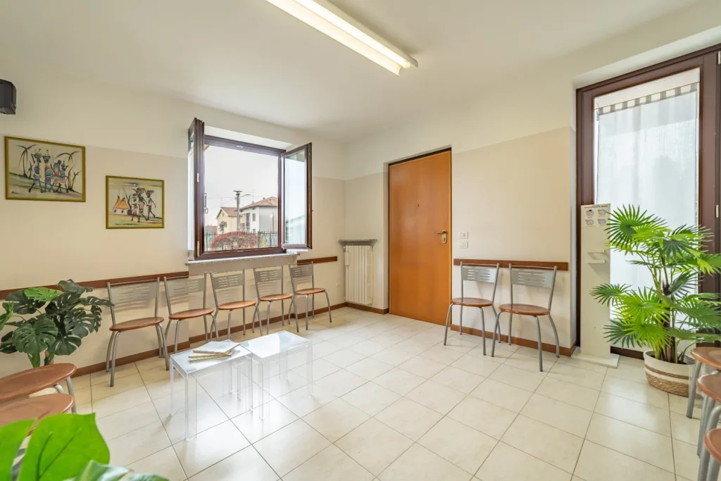 Studio Professionale con Ingresso Privato — foto 16