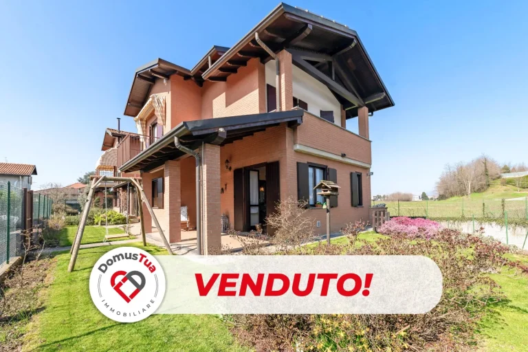 Villetta indipendente con giardino e box doppio
