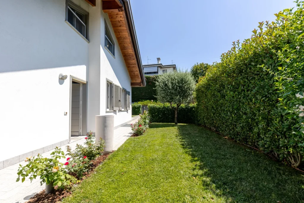 Villa moderna vicino al confine in classe energetica B — foto 71