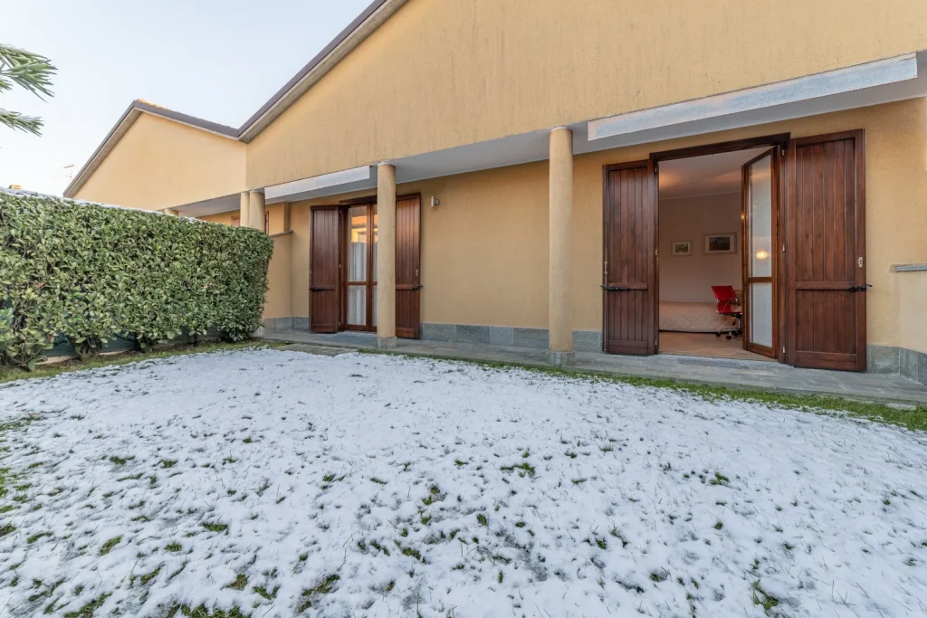 Elegante Porzione di Bifamiliare con Giardino — foto 30