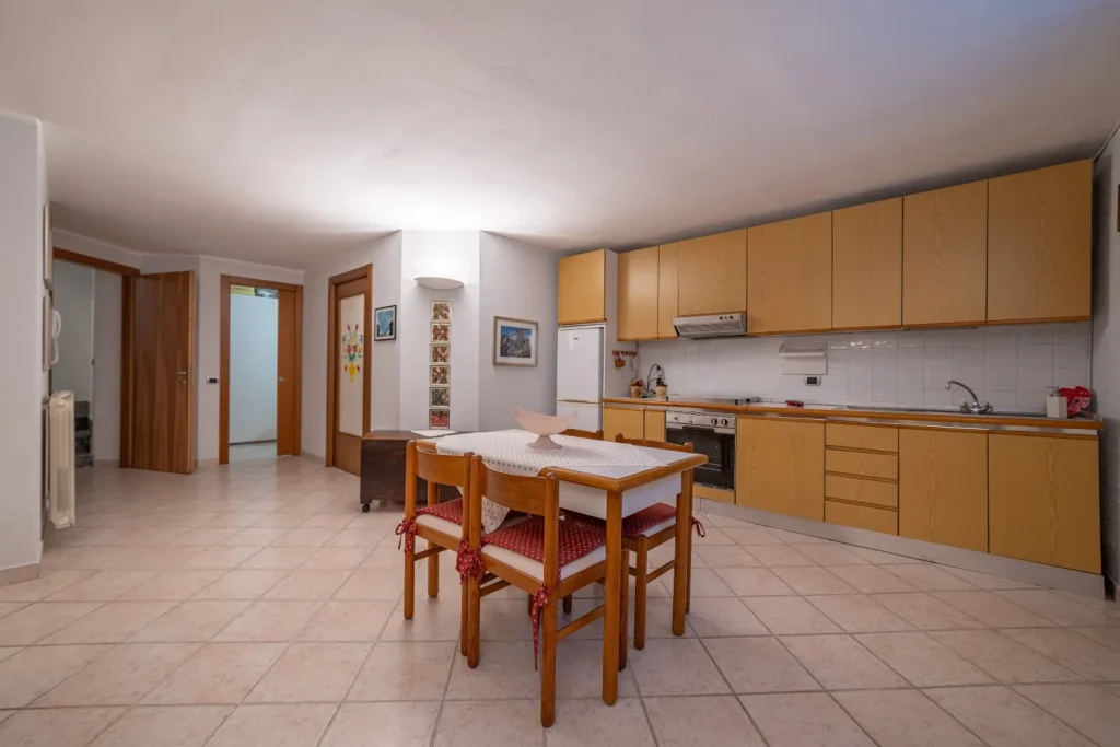 Elegante Porzione di Bifamiliare con Giardino — foto 34