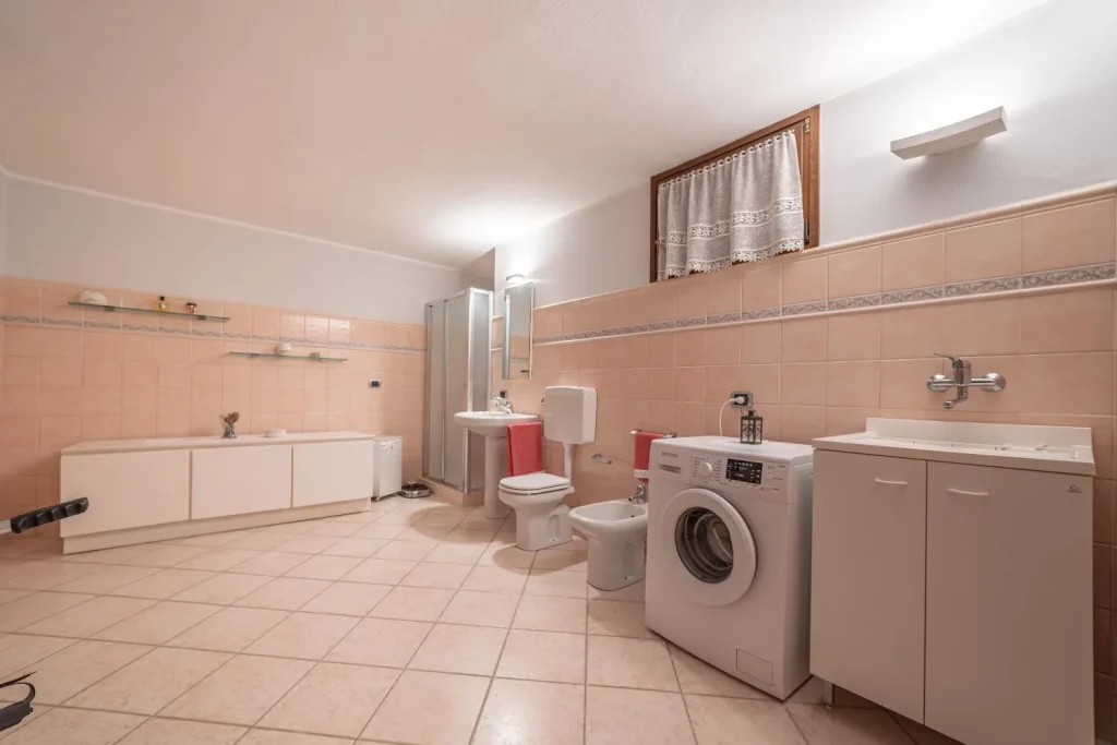 Elegante Porzione di Bifamiliare con Giardino — foto 37
