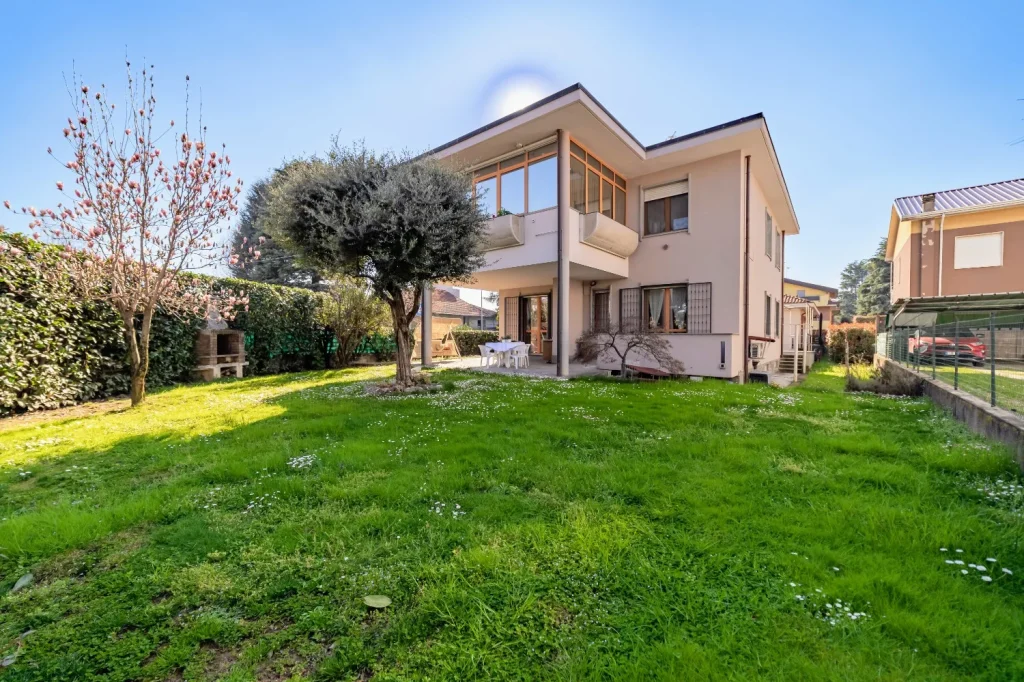 Villa Bifamiliare super accessoriata a Saronno — foto 2