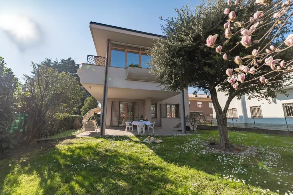 Villa Bifamiliare super accessoriata a Saronno — foto 3