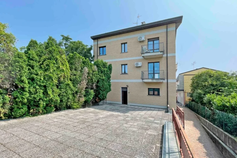 Villa di ampia metratura con potenziale plurifamiliare