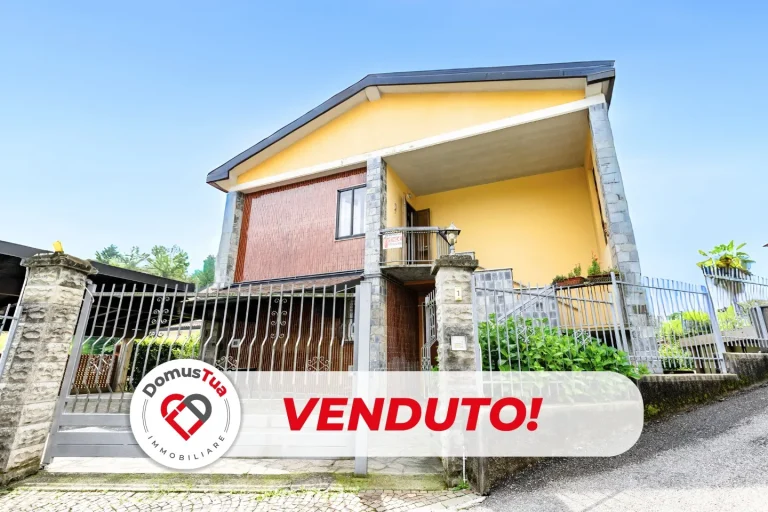 Villa bifamiliare con ampi spazi e giardino privato