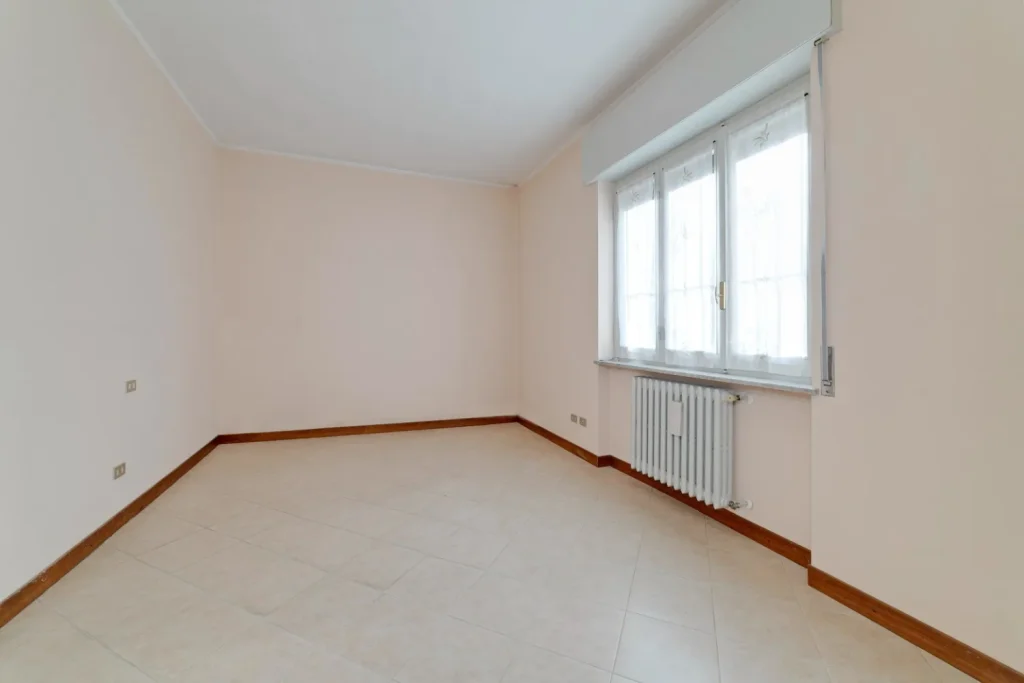 Villa bifamiliare con ampi spazi e giardino privato — foto 17
