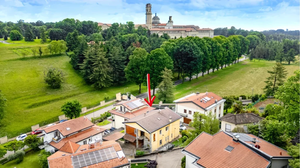 Villa bifamiliare con ampi spazi e giardino privato — foto 3