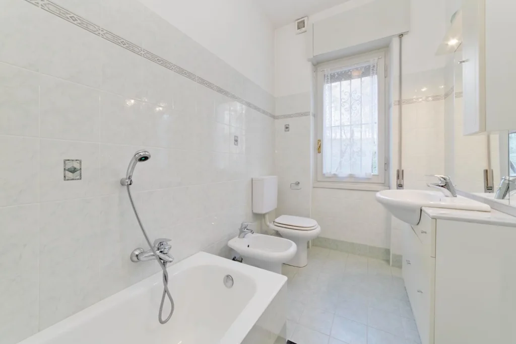 Villa bifamiliare con ampi spazi e giardino privato — foto 22
