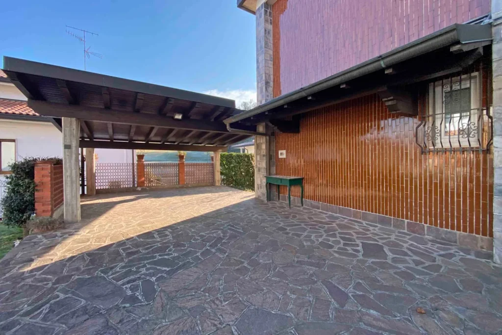 Villa bifamiliare con ampi spazi e giardino privato — foto 23