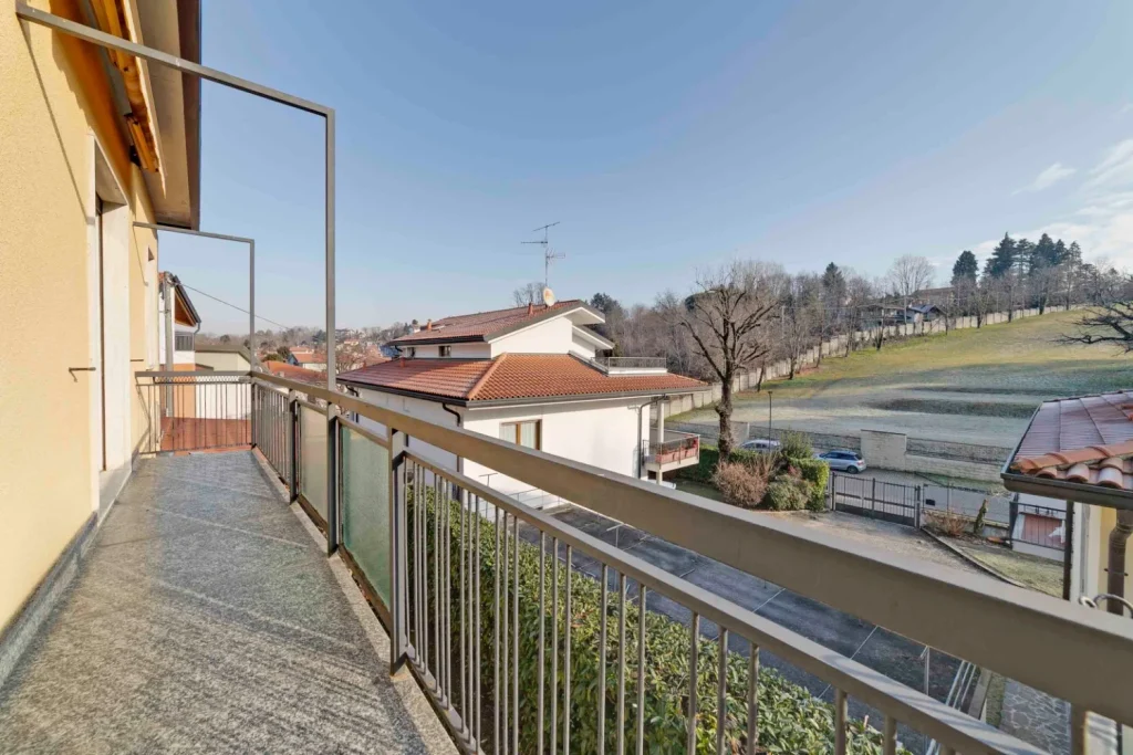 Villa bifamiliare con ampi spazi e giardino privato — foto 24