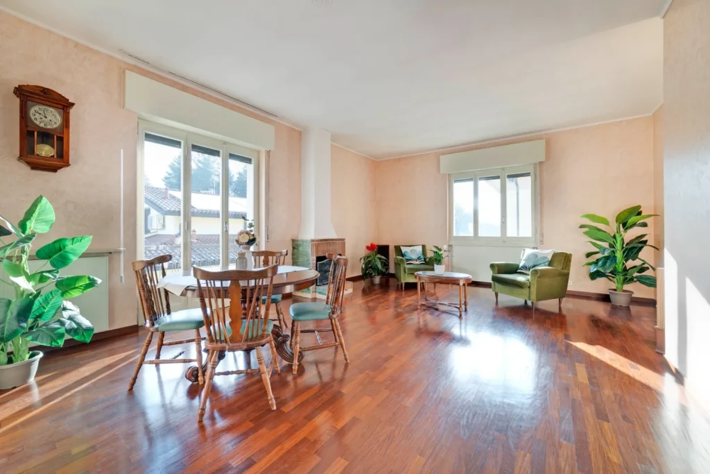 Villa bifamiliare con ampi spazi e giardino privato — foto 28