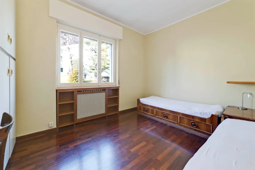 Villa bifamiliare con ampi spazi e giardino privato — foto 40