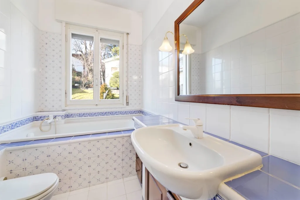 Villa bifamiliare con ampi spazi e giardino privato — foto 44