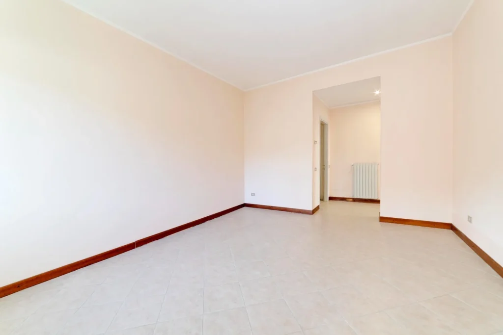 Villa bifamiliare con ampi spazi e giardino privato — foto 7