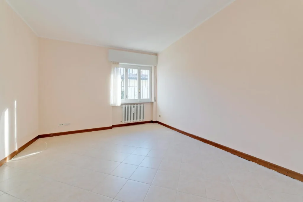 Villa bifamiliare con ampi spazi e giardino privato — foto 9
