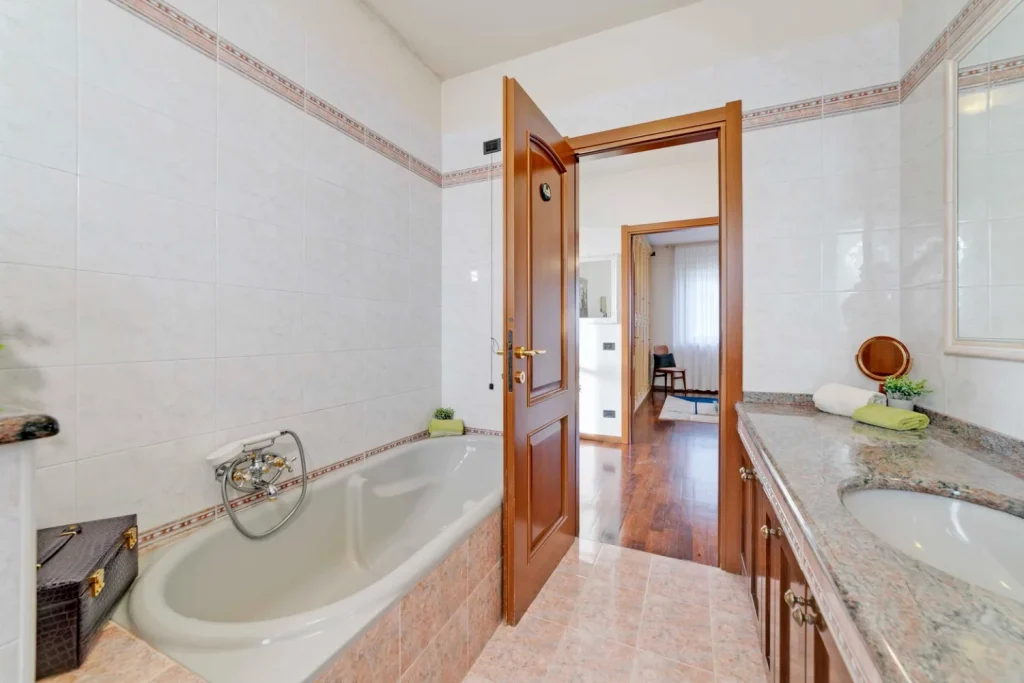 Charme, ampi spazi e tranquillità: villa indipendente — foto 32