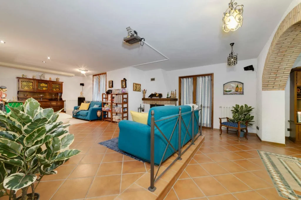 Charme, ampi spazi e tranquillità: villa indipendente — foto 33
