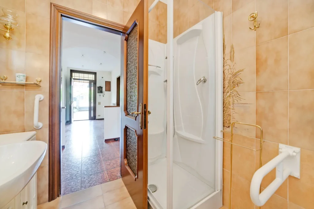 Villa indipendente– Spazi ampi e grandi potenzialità — foto 15