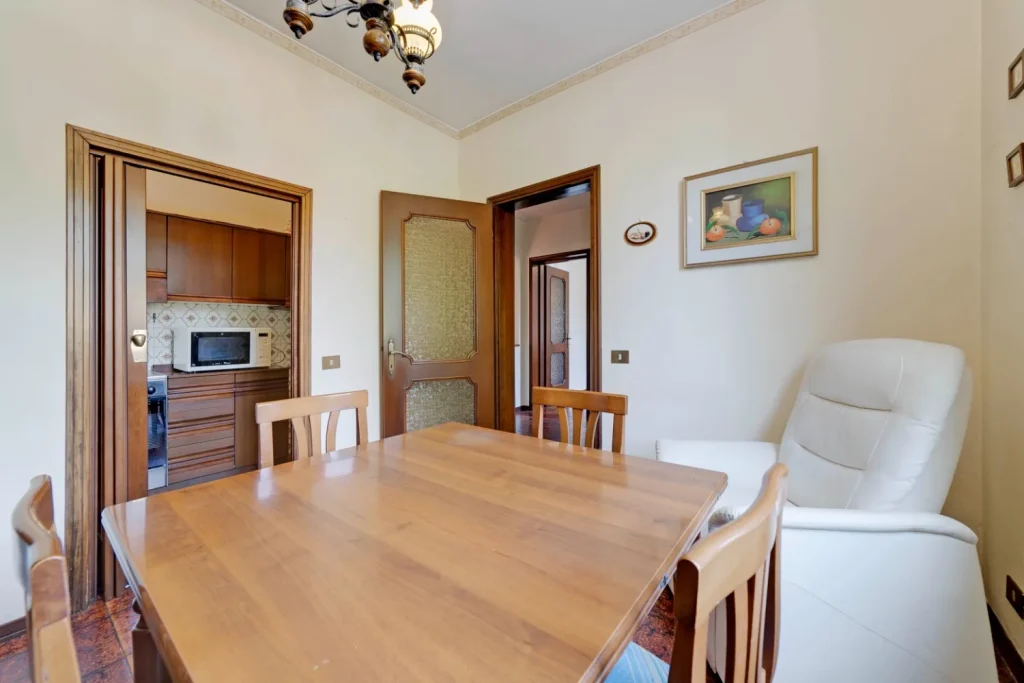 Villa indipendente– Spazi ampi e grandi potenzialità — foto 8