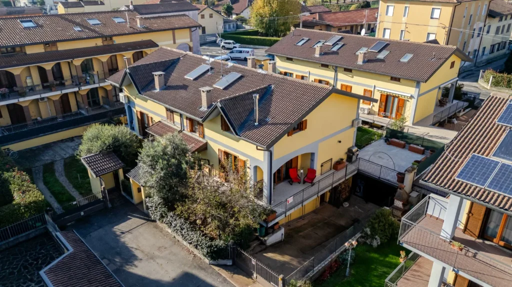Villetta in classe C con giardino e box doppio — foto 26