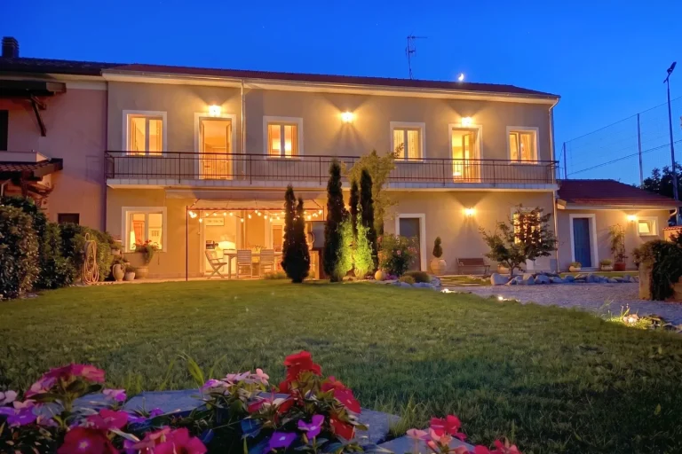 Villa ristrutturata con box 150mq e giardino di 500 mq