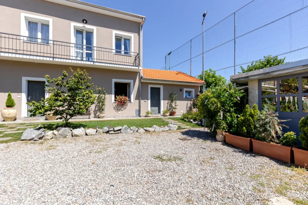Villa ristrutturata con box 150mq e giardino di 500 mq — foto 45