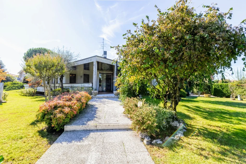 Villa d’autore con ampio giardino — foto 3