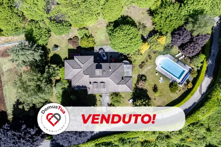 Villa con Piscina e Vista: Emozione Quotidiana