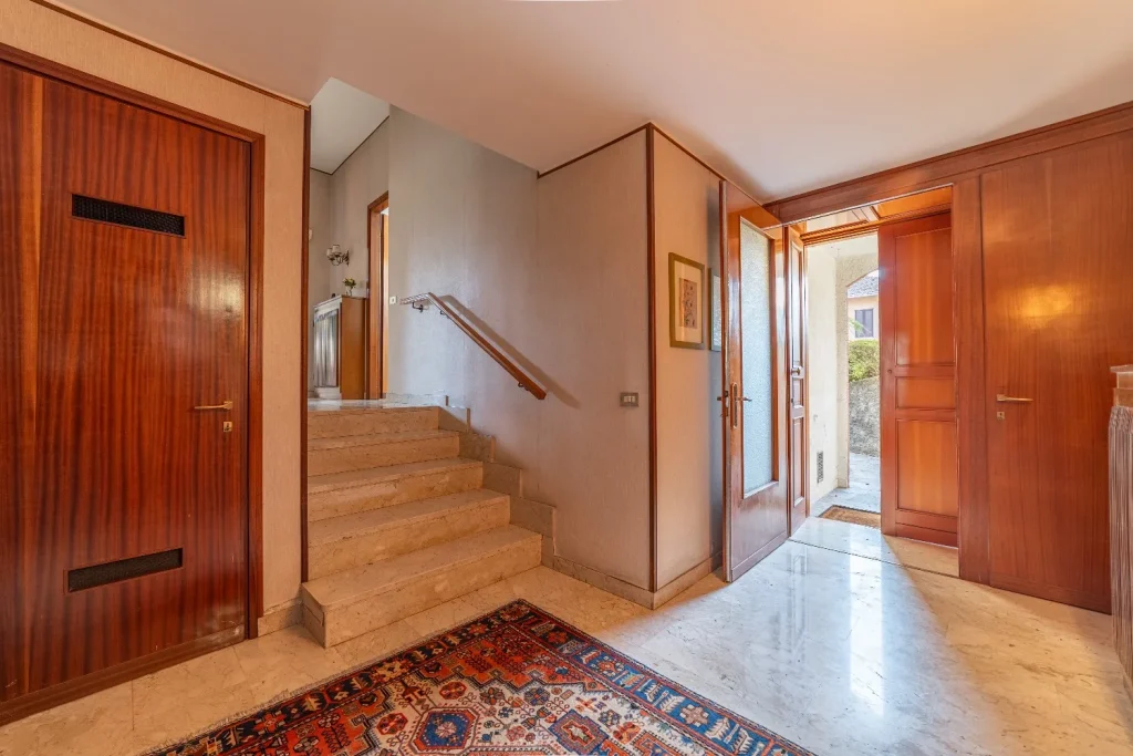 Elegante villa con due appartamenti in centro — foto 17