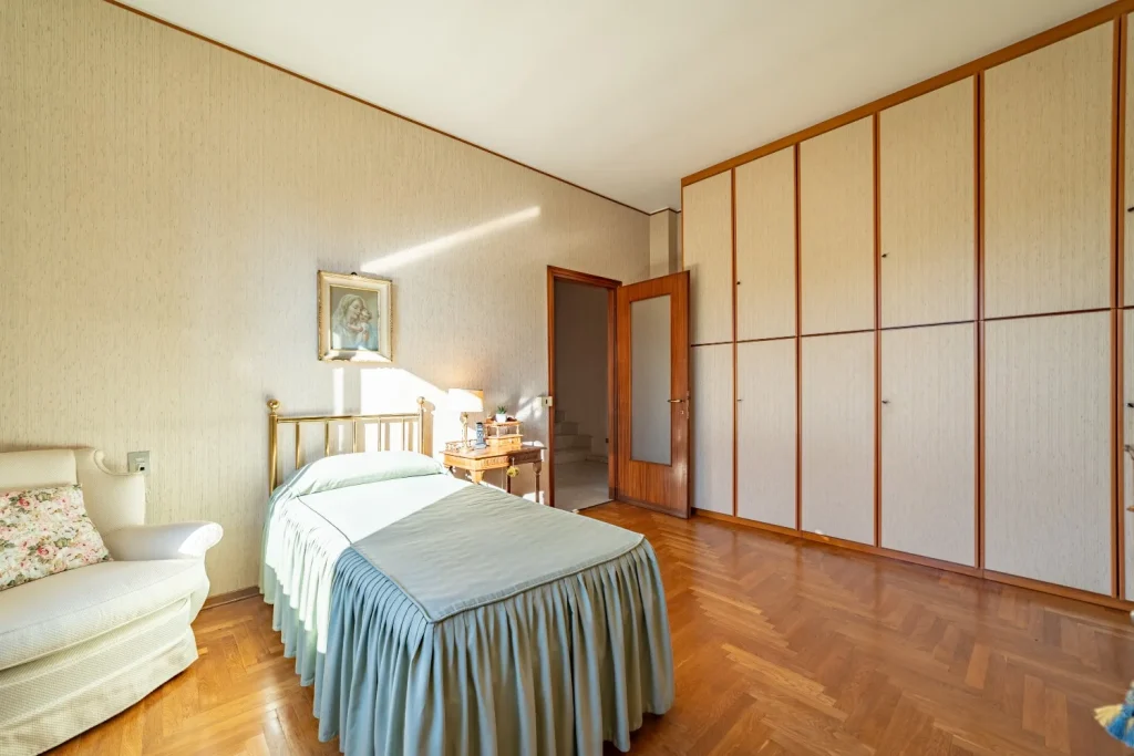 Elegante villa con due appartamenti in centro — foto 21