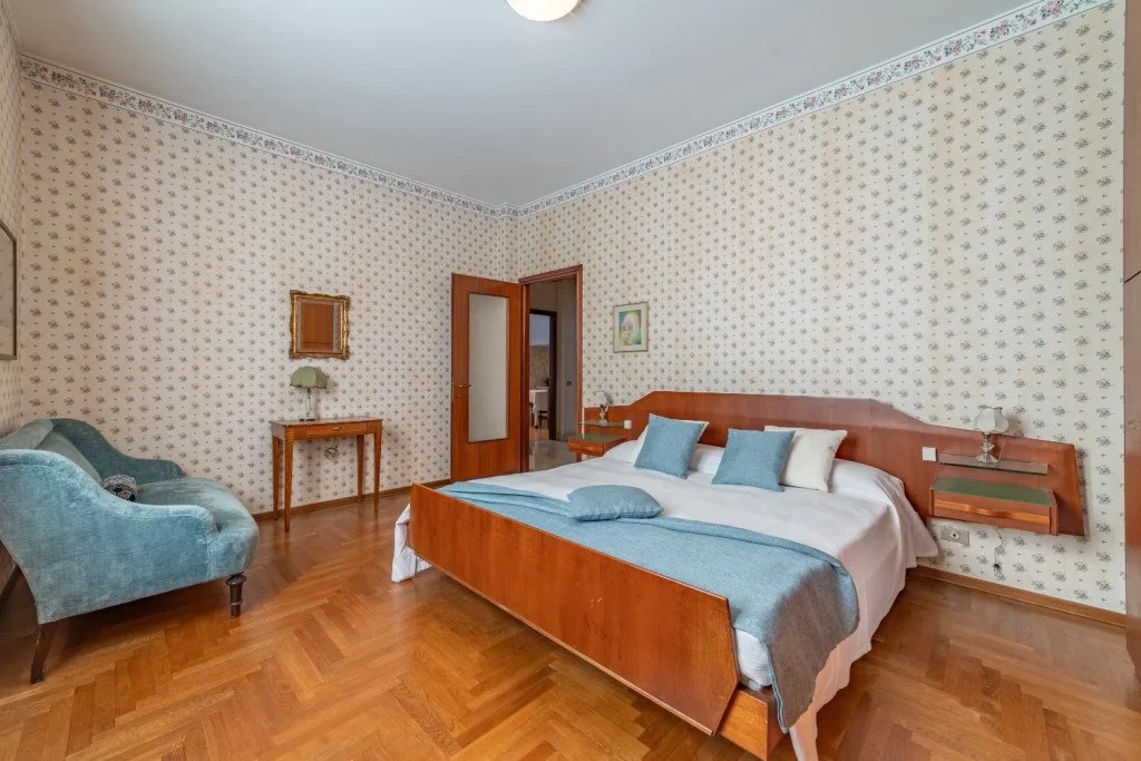 Elegante villa con due appartamenti in centro — foto 37