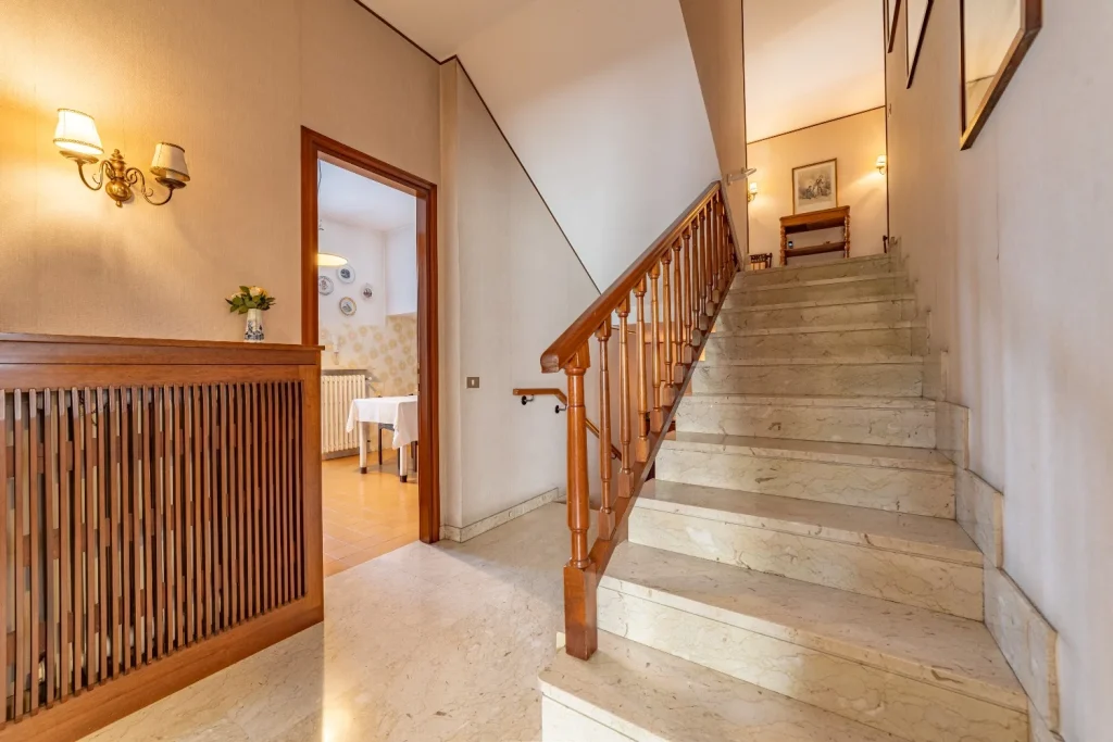 Elegante villa con due appartamenti in centro — foto 41